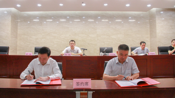 西投控股舉行公司經理層及全資子公司、主要控股公司經理層崗位聘任協(xié)議簽訂儀式