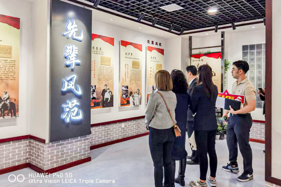 公司固定收益部黨支部、投行業(yè)務部黨支部、綜合事務部與金融（產(chǎn)業(yè)）基地保障黨支部開展聯(lián)合黨日活動